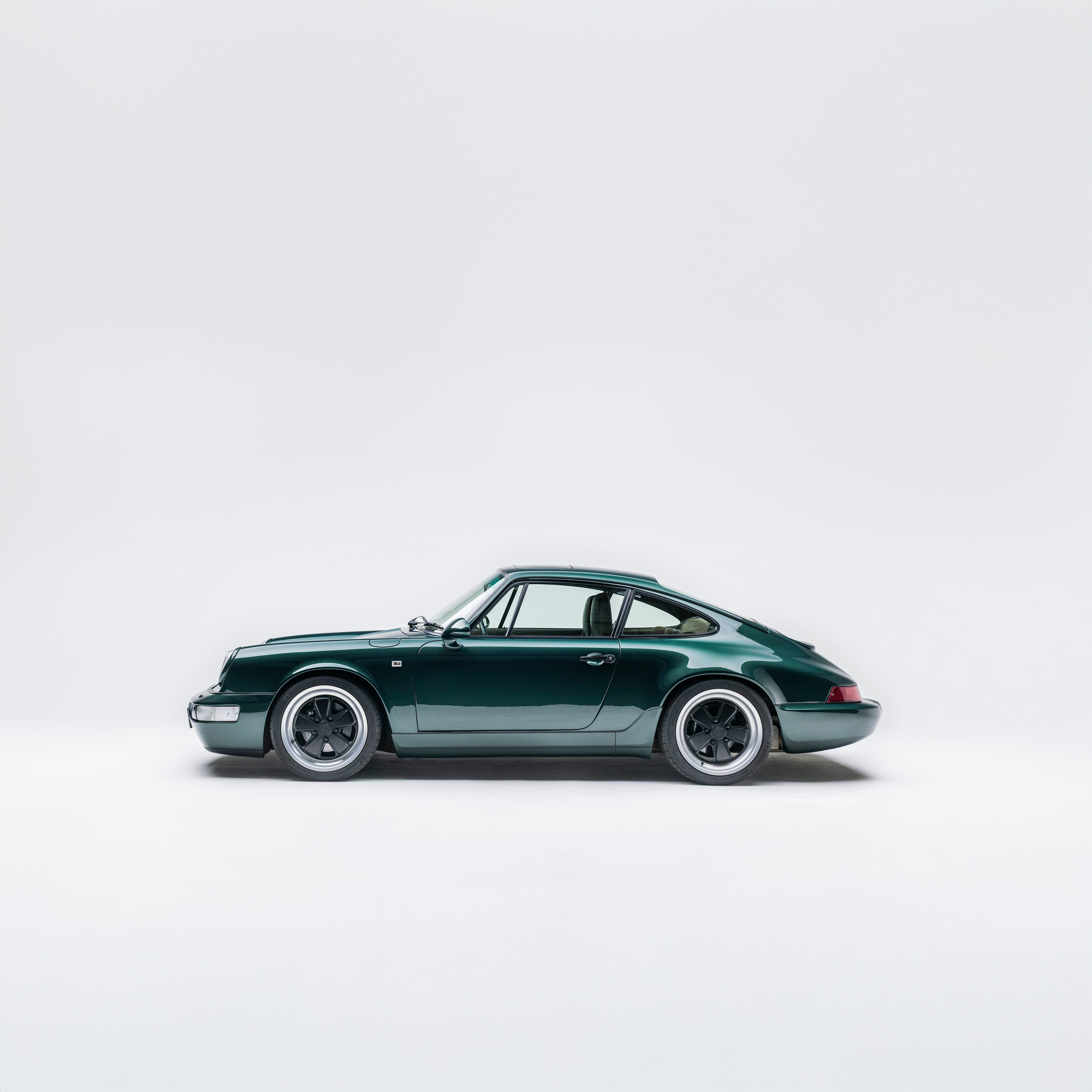 Porsche 964 Carrera 2 in Racing Green — side profile